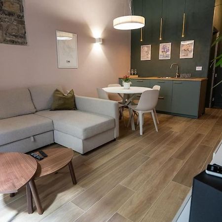 Alloggio Del 1400 Nel Cuore Del Centro Storico A 2 Min Dal Porto E Con 2 Bici Gratuite Como Exteriör bild
