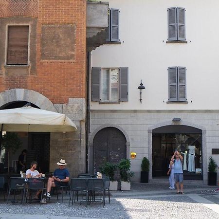 Alloggio Del 1400 Nel Cuore Del Centro Storico A 2 Min Dal Porto E Con 2 Bici Gratuite Como Exteriör bild