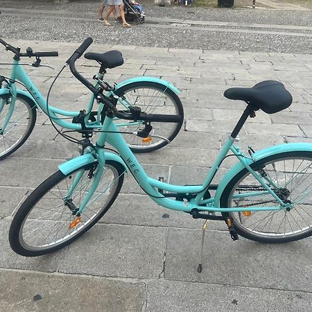 Alloggio Del 1400 Nel Cuore Del Centro Storico A 2 Min Dal Porto E Con 2 Bici Gratuite Como Exteriör bild