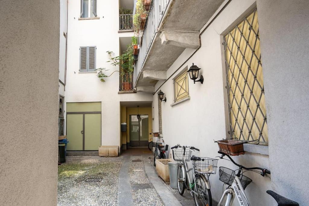 Alloggio Del 1400 Nel Cuore Del Centro Storico A 2 Min Dal Porto E Con 2 Bici Gratuite Como Exteriör bild