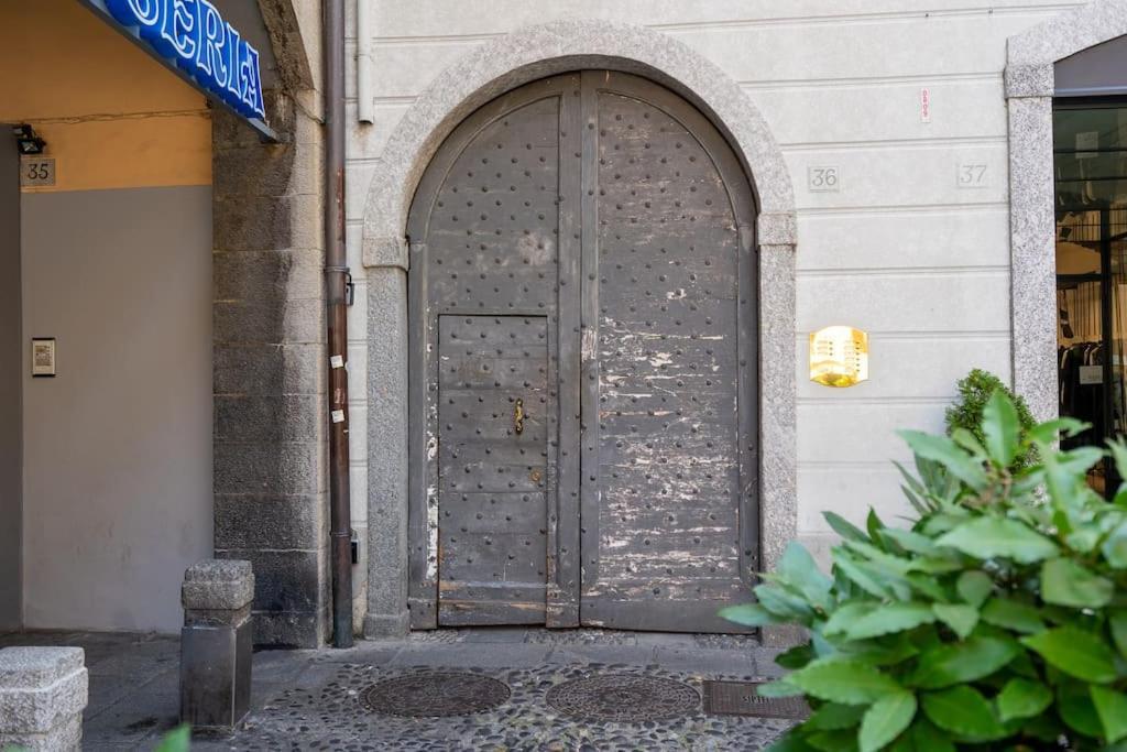 Alloggio Del 1400 Nel Cuore Del Centro Storico A 2 Min Dal Porto E Con 2 Bici Gratuite Como Exteriör bild