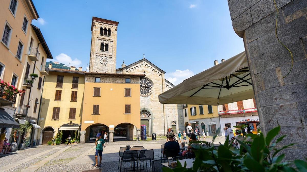 Alloggio Del 1400 Nel Cuore Del Centro Storico A 2 Min Dal Porto E Con 2 Bici Gratuite Como Exteriör bild