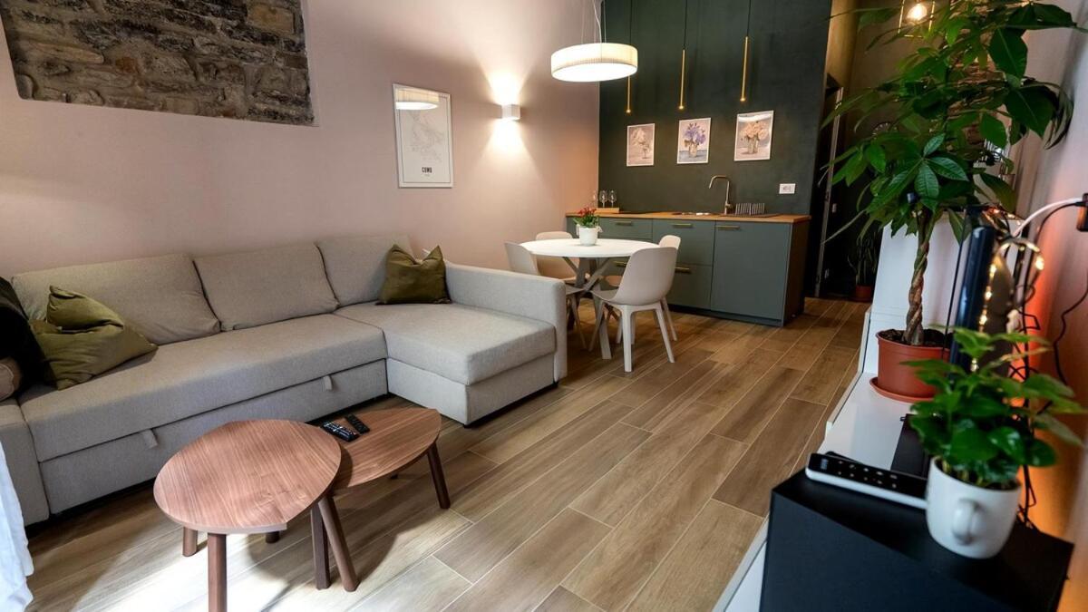 Alloggio Del 1400 Nel Cuore Del Centro Storico A 2 Min Dal Porto E Con 2 Bici Gratuite Como Exteriör bild